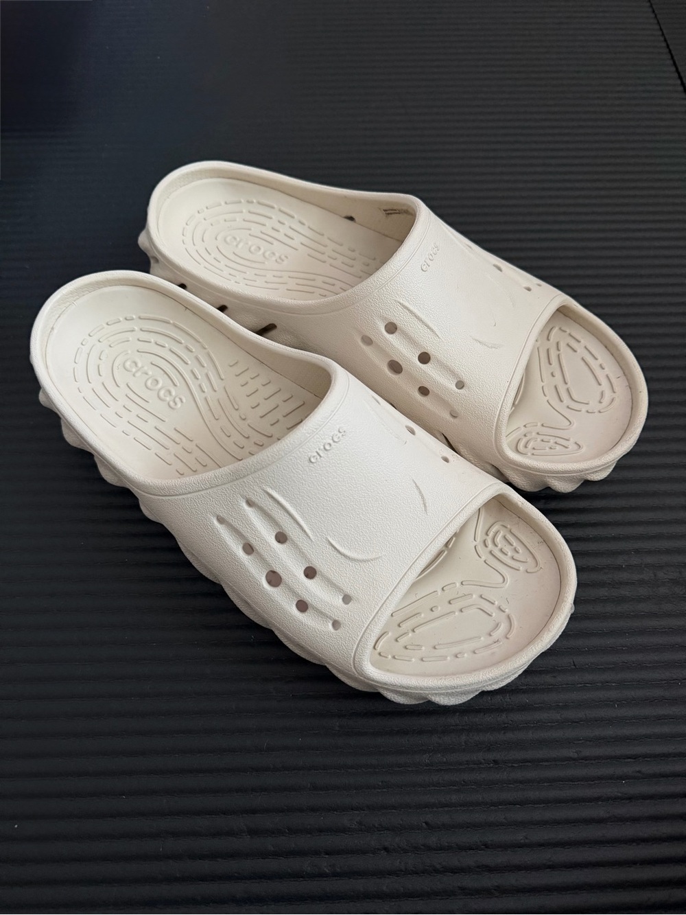 CROCS Echo Slides - Picture 2 of 2